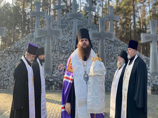 Епископ УПЦ отслужил панихиду на Быковнянских могилах о расстрелянных священниках